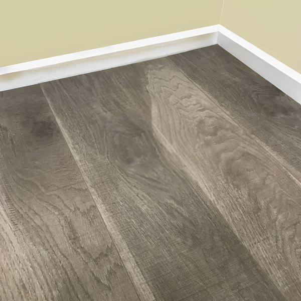 8mm Laminate Flooring - Chestnut Oak Effect - V Groove - AC4 Rated - Click System